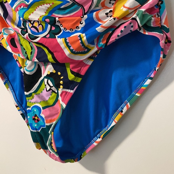 Like new bathing suit - Picture 3 of 7